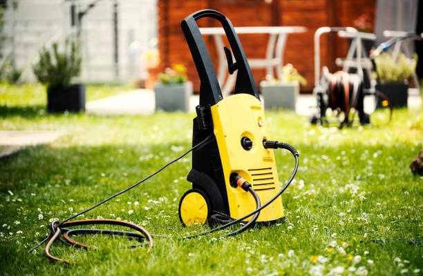 Best Pool Deck Cleaning  in Lindenhurst, NY